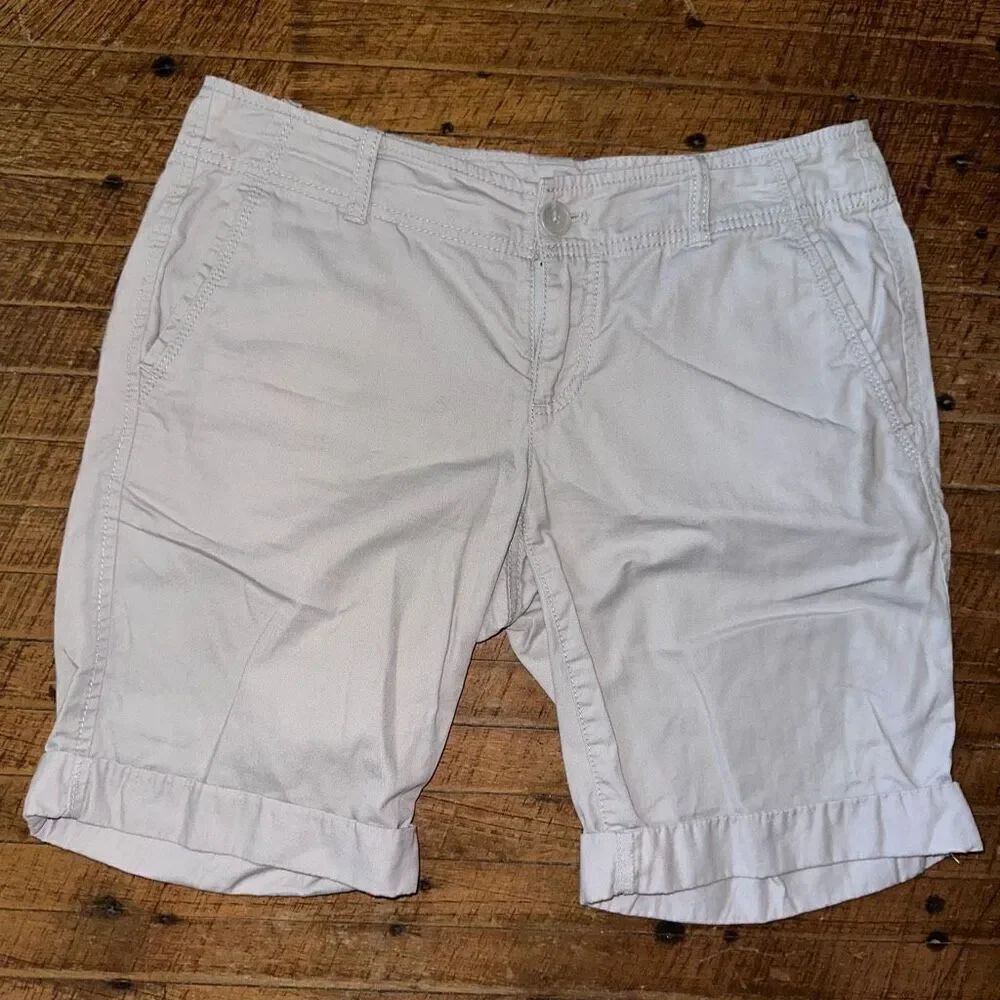 Loft Ann Taylor light gray boyfriend 2 longer length shorts